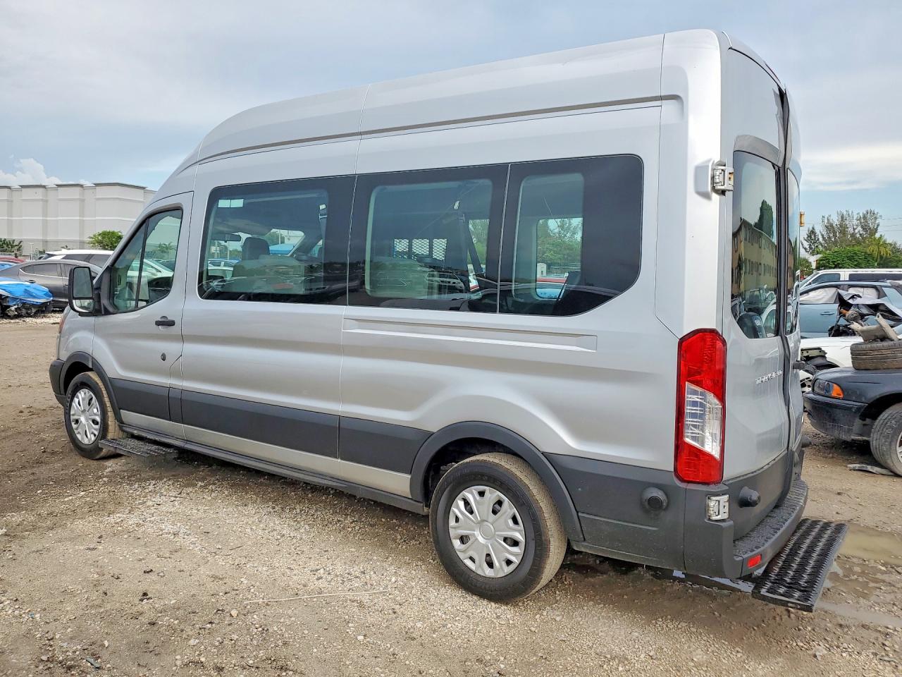 1FDZX2XM4GKB28582 · 2016 FORD TRANSIT · 2/13