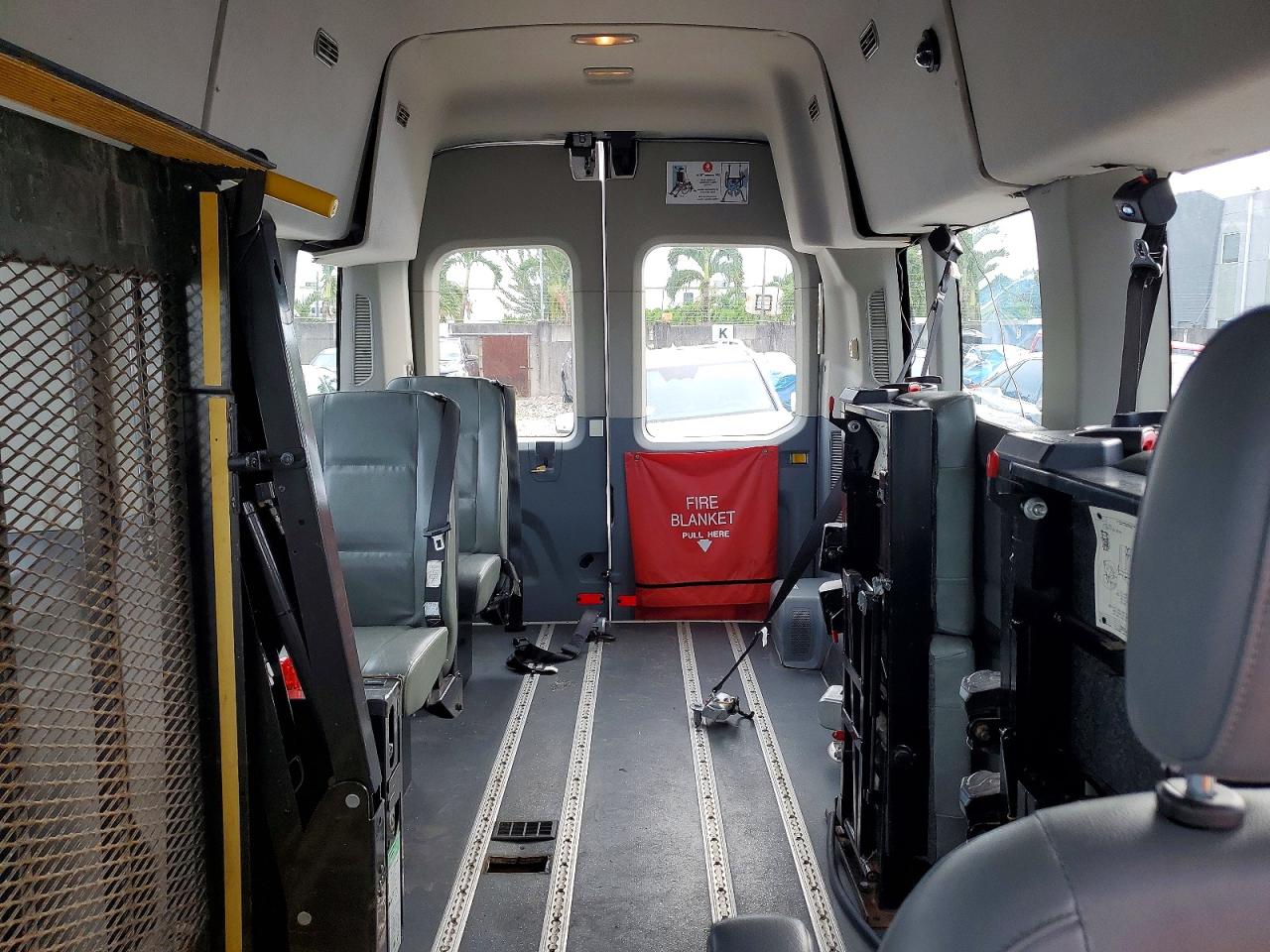 1FDZX2XM4GKB28582 · 2016 FORD TRANSIT · 10/13