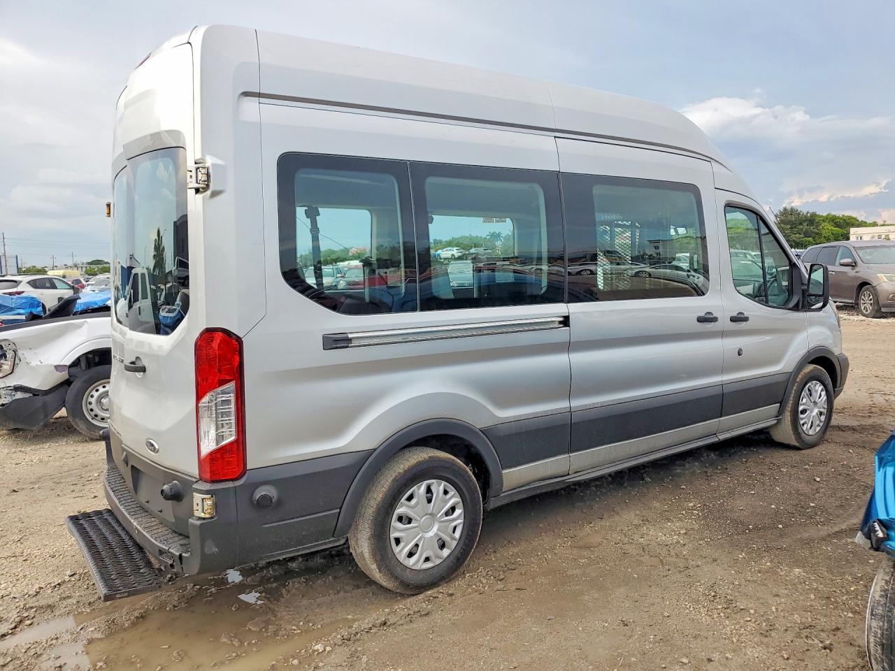 1FDZX2XM4GKB28582 · 2016 FORD TRANSIT · 3/13