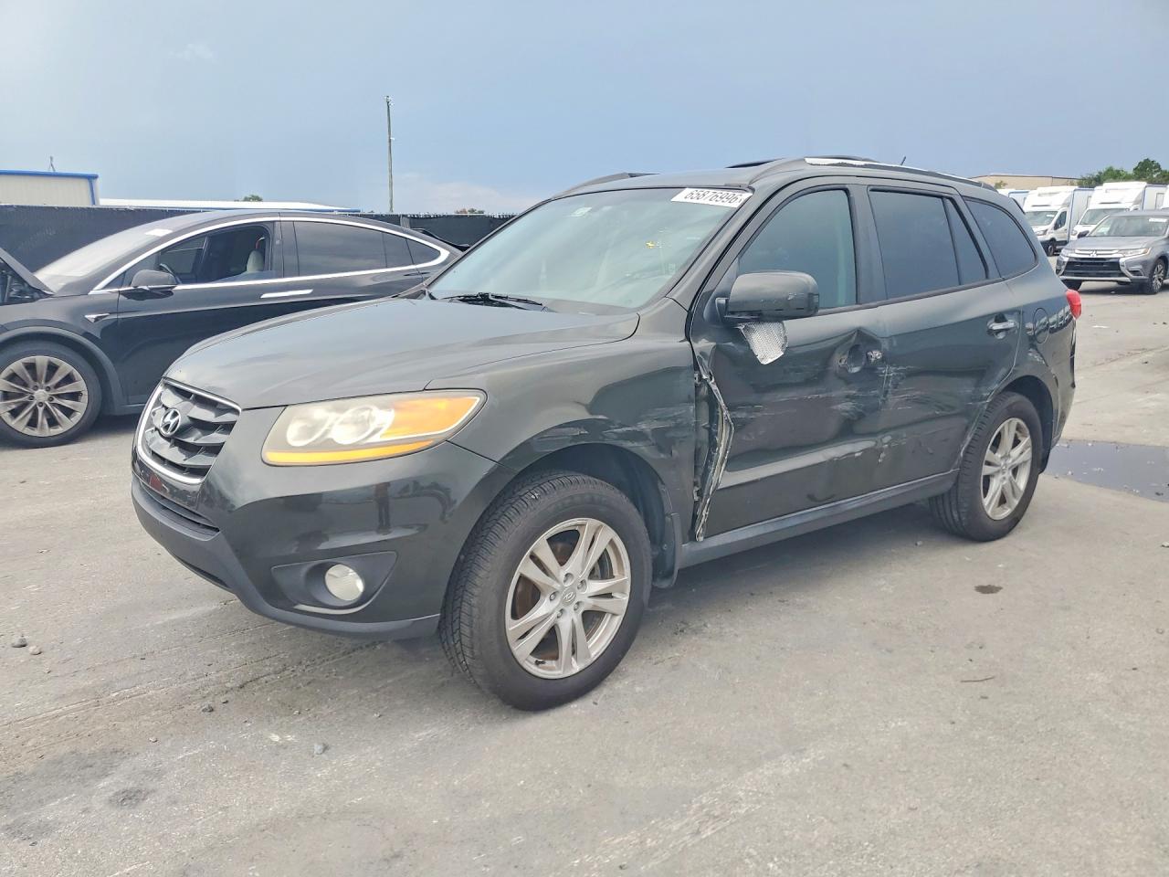 5XYZK3AB5BG044124 · 2011 HYUNDAI SANTA FE