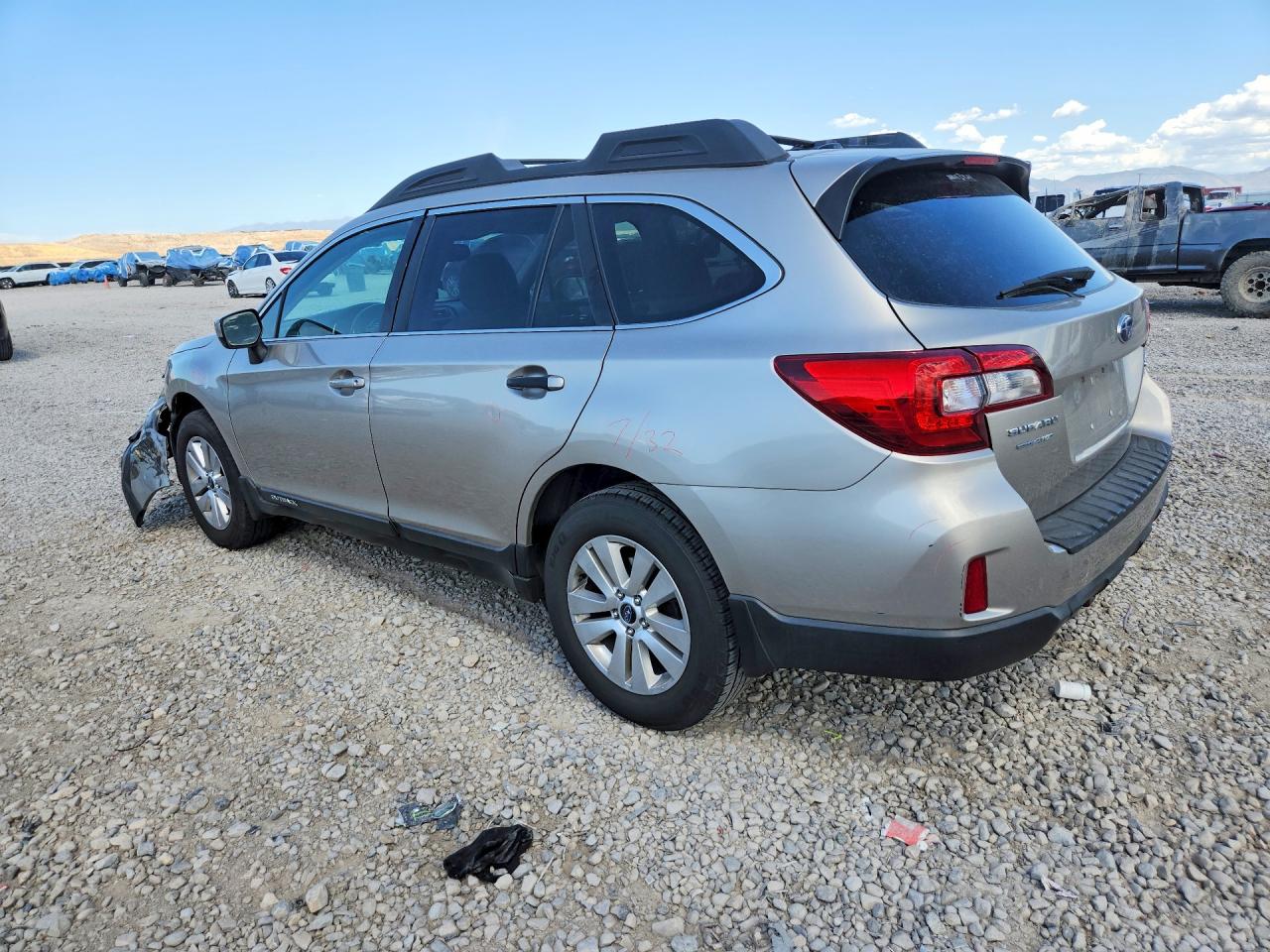 4S4BSACC3F3267585 · 2015 SUBARU OUTBACK · 2/13