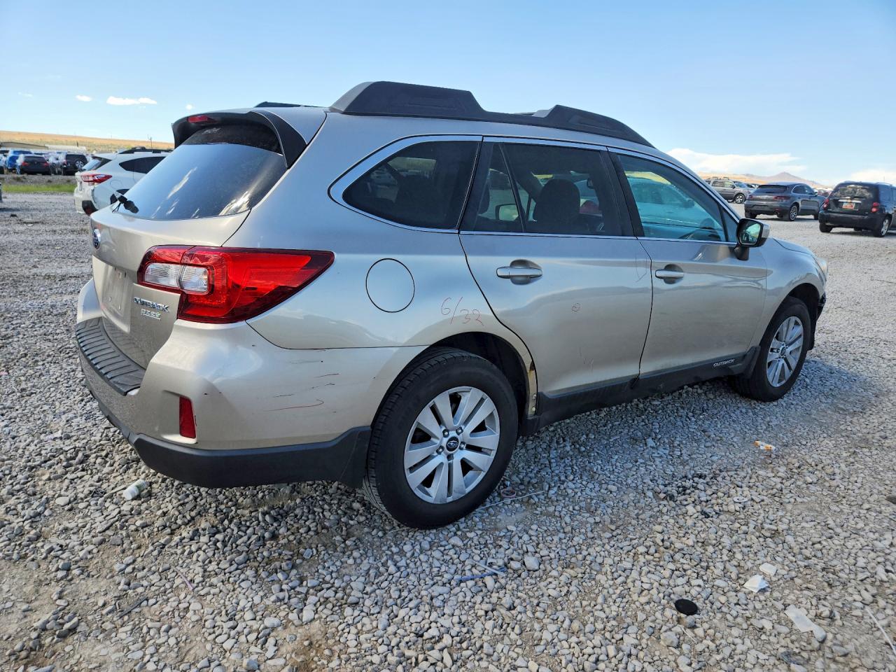 4S4BSACC3F3267585 · 2015 SUBARU OUTBACK · 3/13