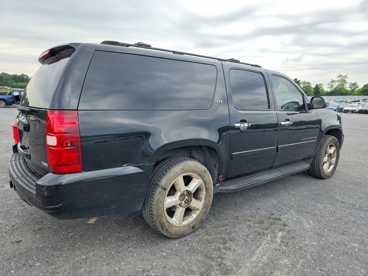 1GNFK16387J261321 · 2007 CHEVROLET SUBURBAN · 3/13