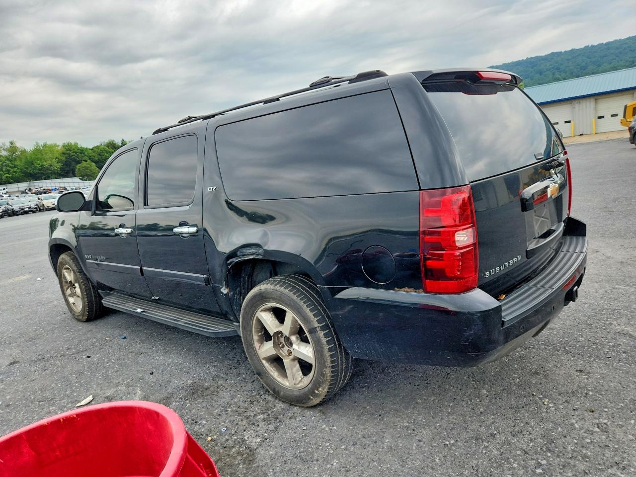 1GNFK16387J261321 · 2007 CHEVROLET SUBURBAN · 2/13
