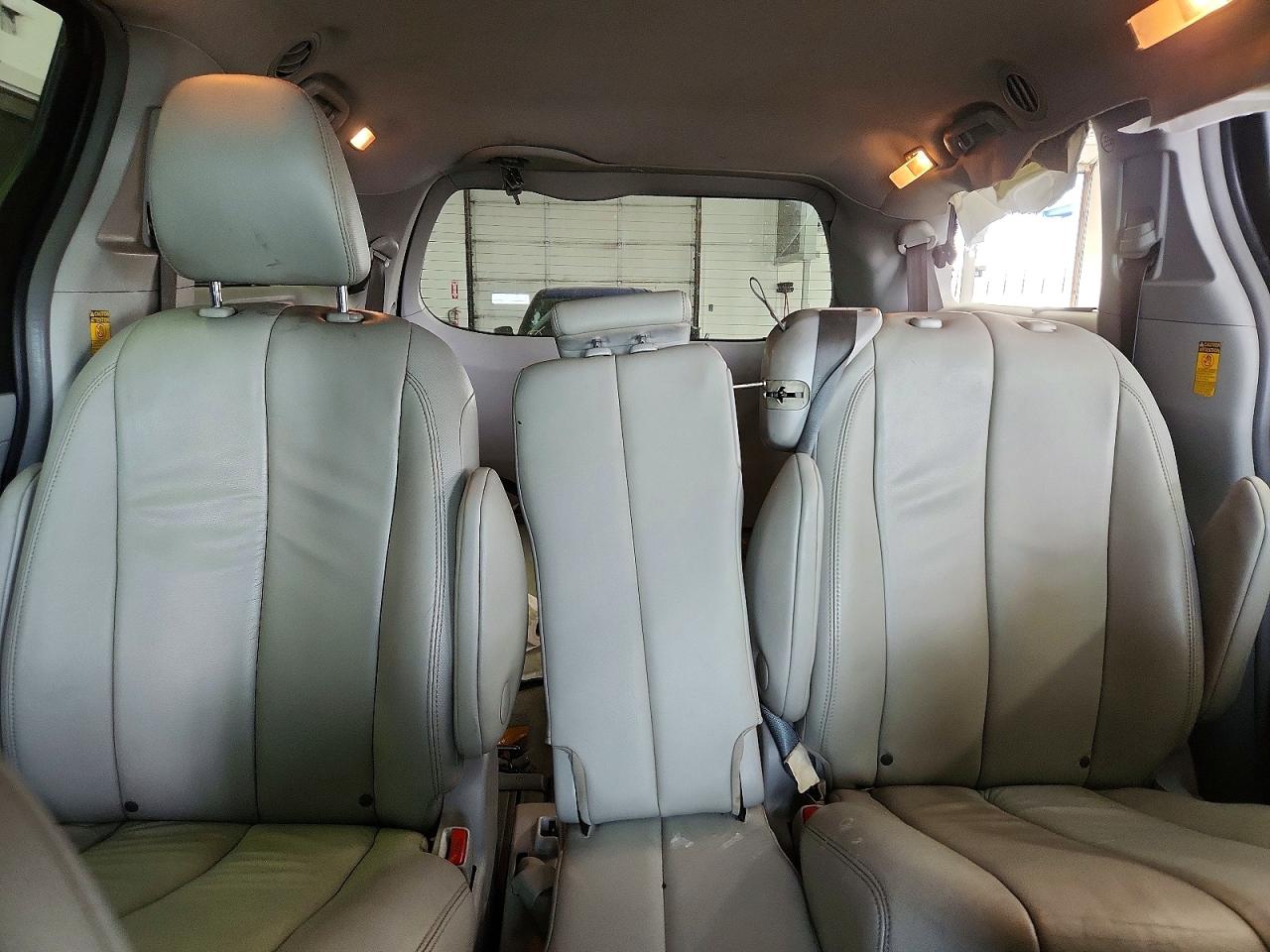 5TDYK3DCXES522402 · 2014 TOYOTA SIENNA · 10/13