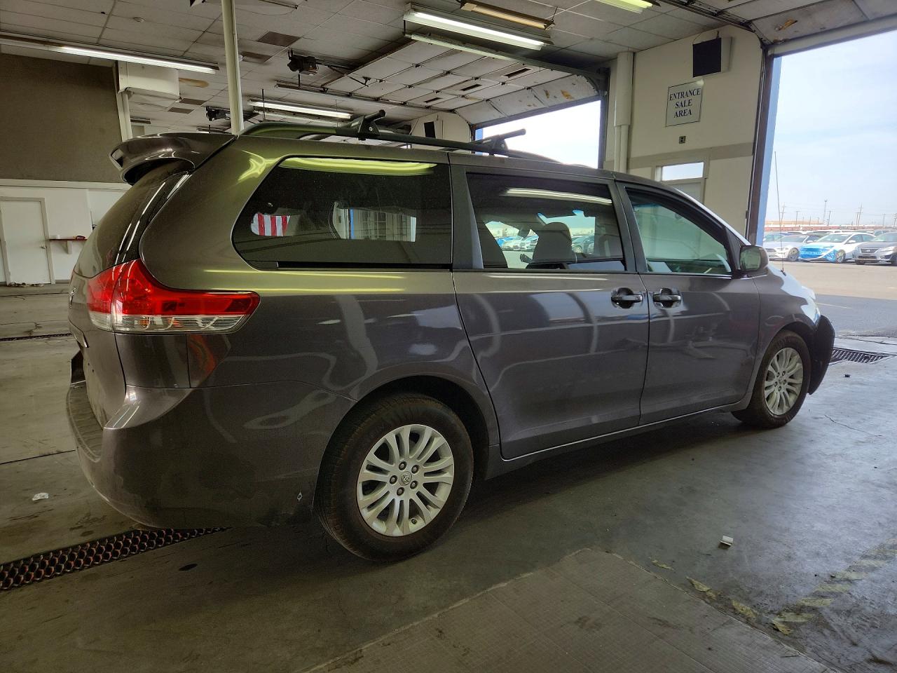 5TDYK3DCXES522402 · 2014 TOYOTA SIENNA · 3/13