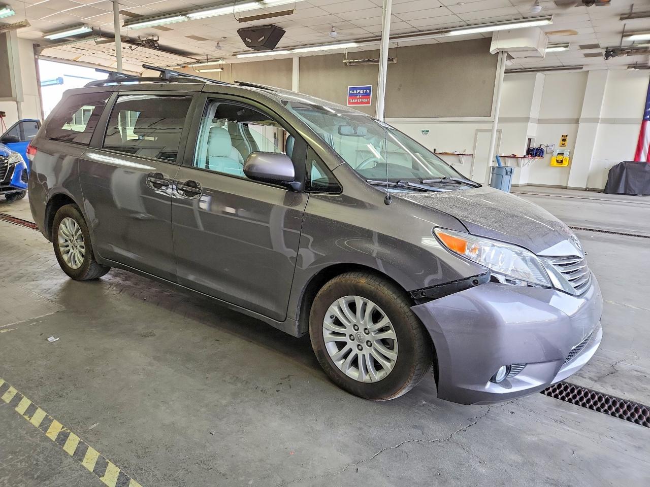 5TDYK3DCXES522402 · 2014 TOYOTA SIENNA · 4/13