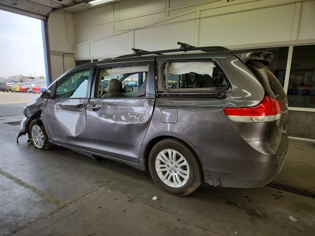 5TDYK3DCXES522402 · 2014 TOYOTA SIENNA · 2/13