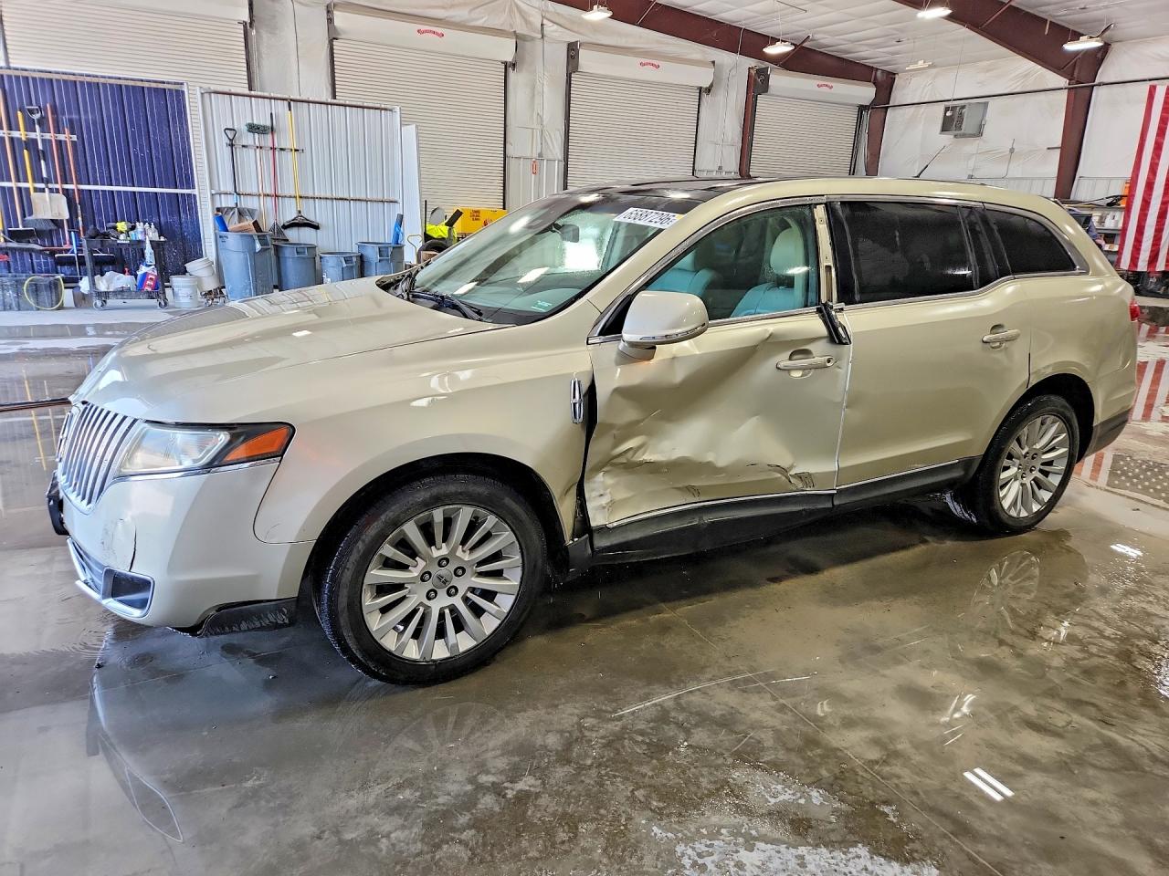 2011 LINCOLN MKT
