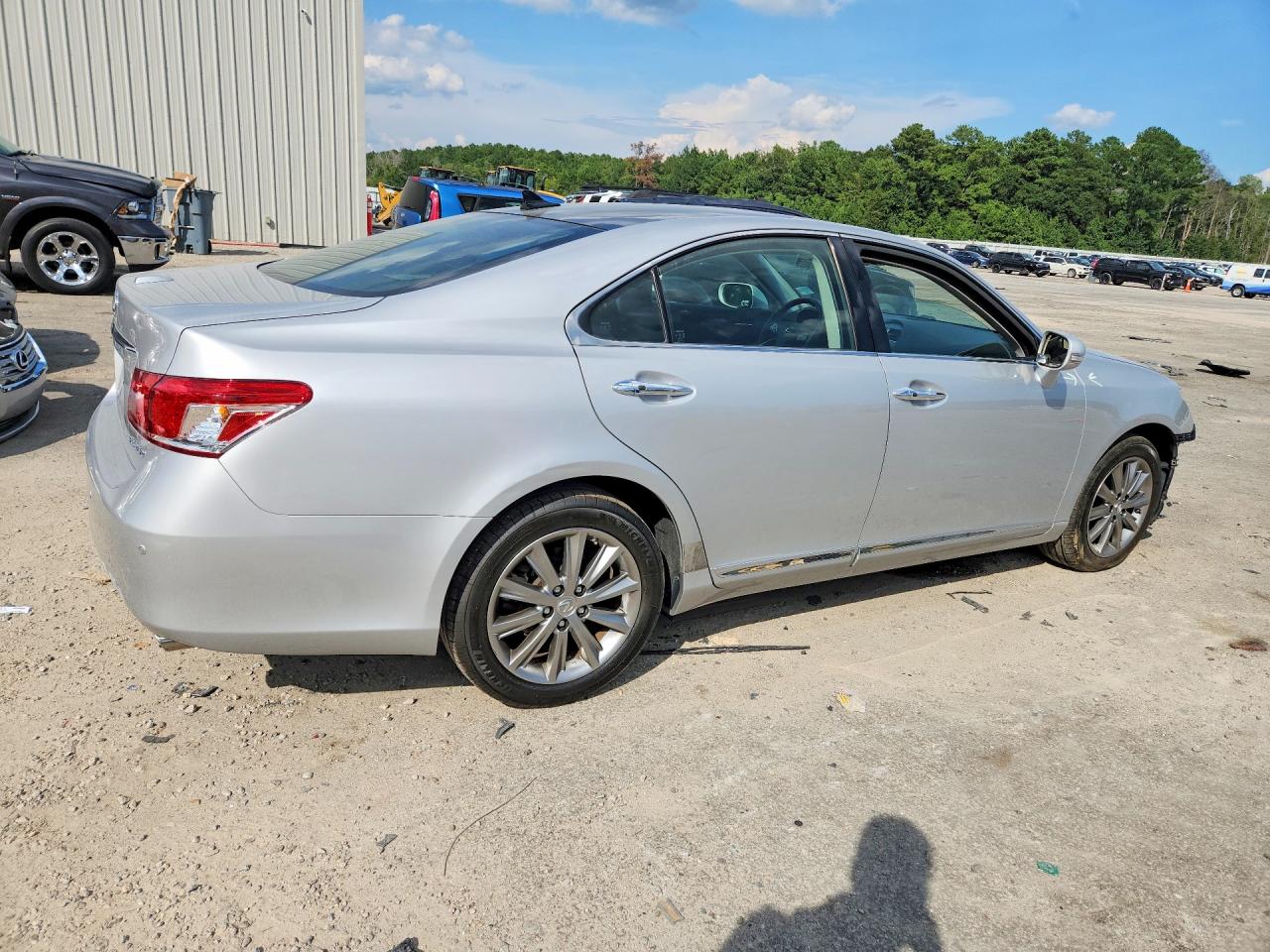 JTHBK1EG0A2377558 · 2010 LEXUS ES · 3/13