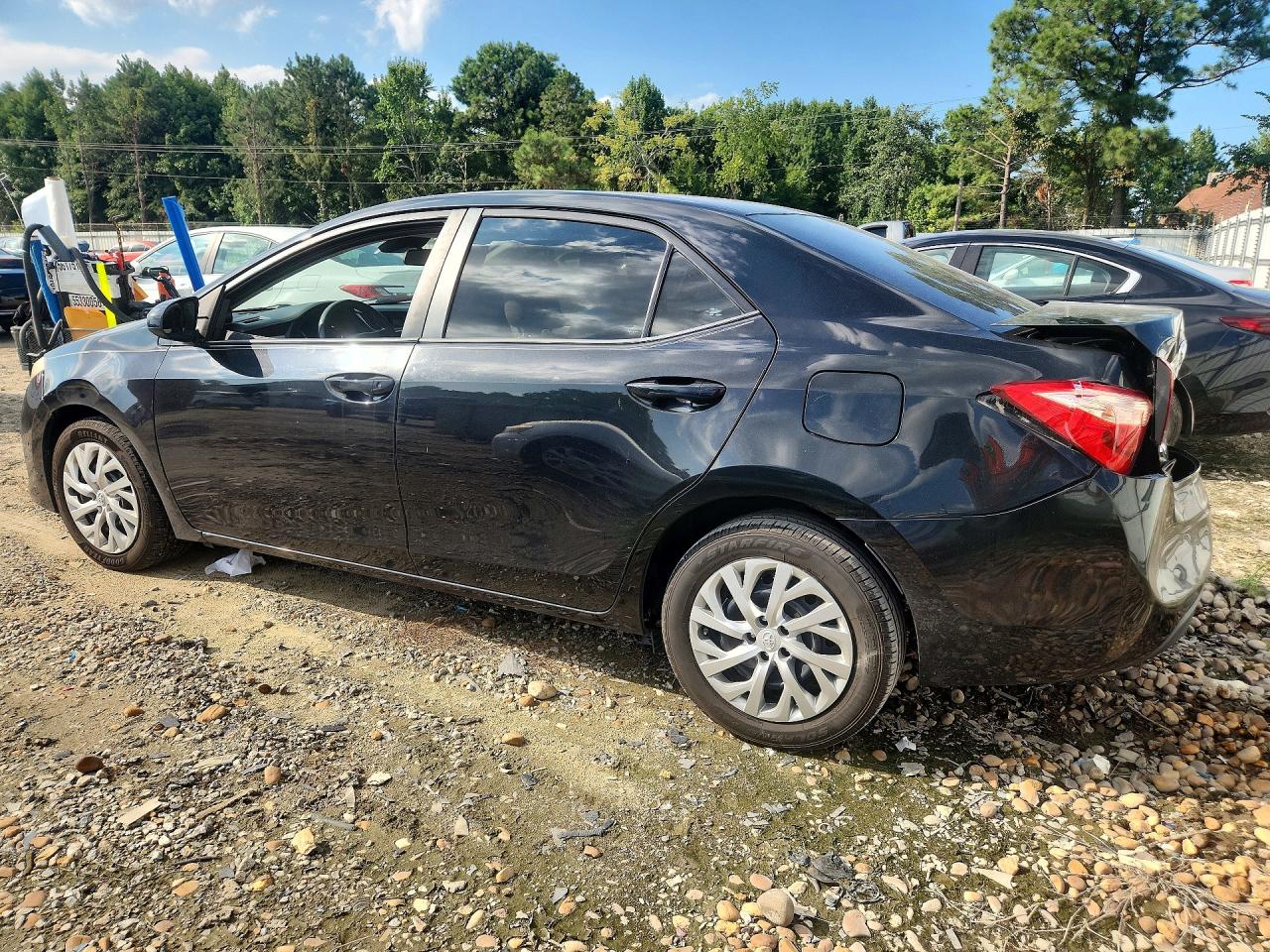 2T1BURHE1JC016233 · 2018 TOYOTA COROLLA · 2/12