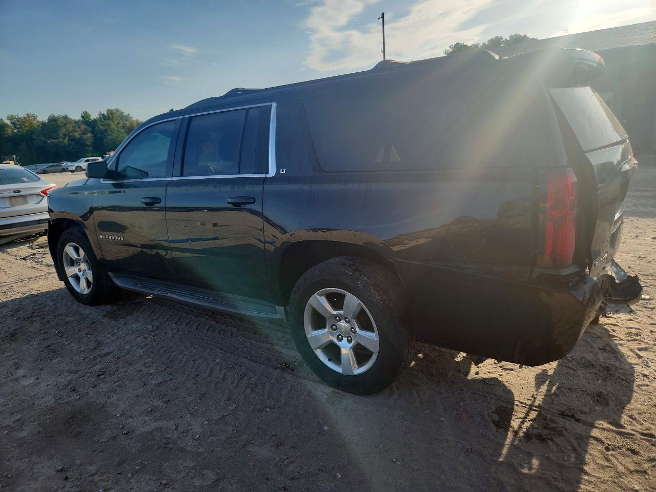 1GNSCJKC7FR599519 · 2015 CHEVROLET SUBURBAN · 2/13