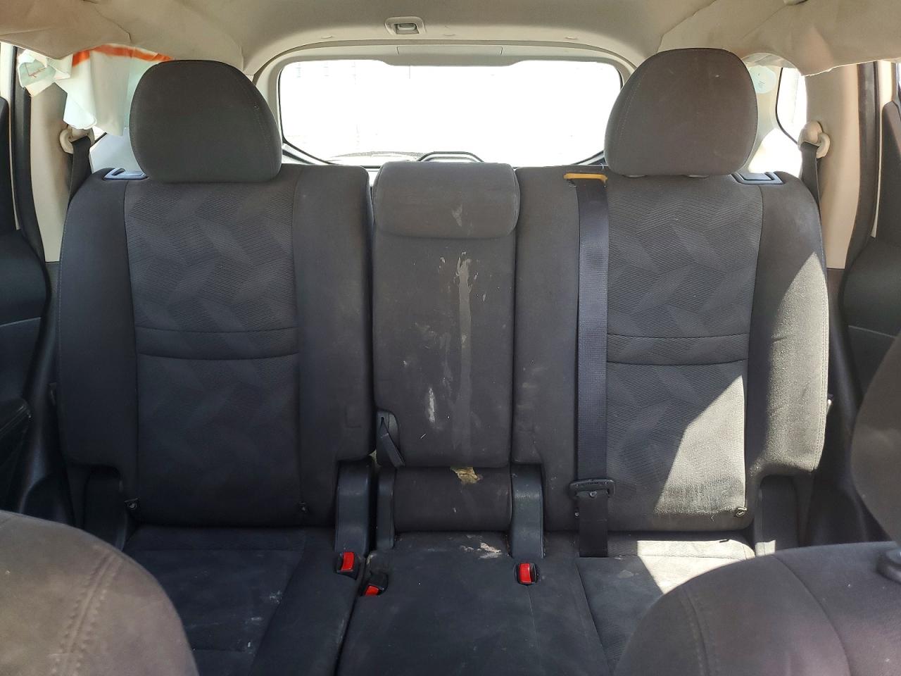 KNMAT2MV0GP636027 · 2016 NISSAN ROGUE · 10/13