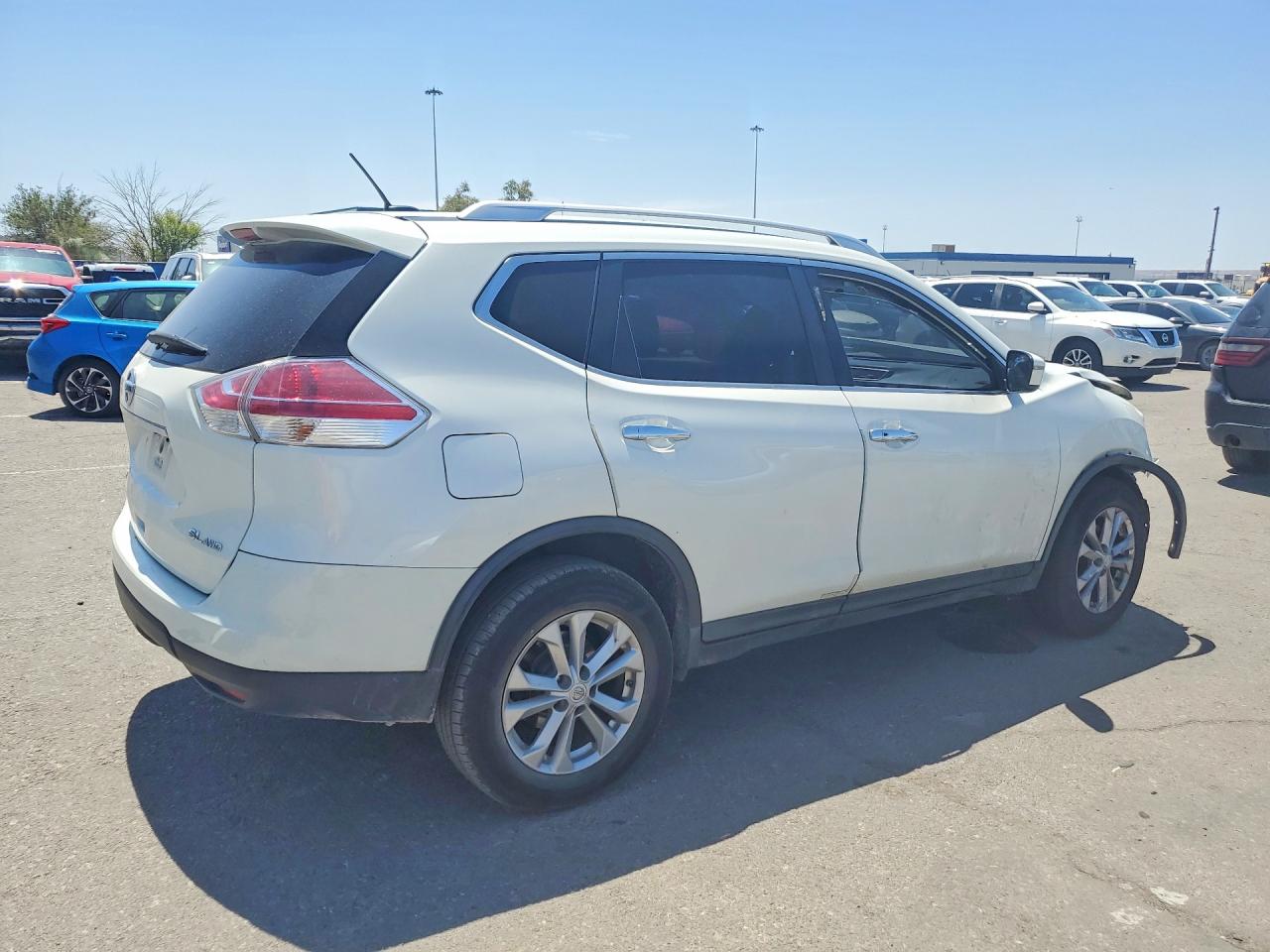 KNMAT2MV0GP636027 · 2016 NISSAN ROGUE · 3/13