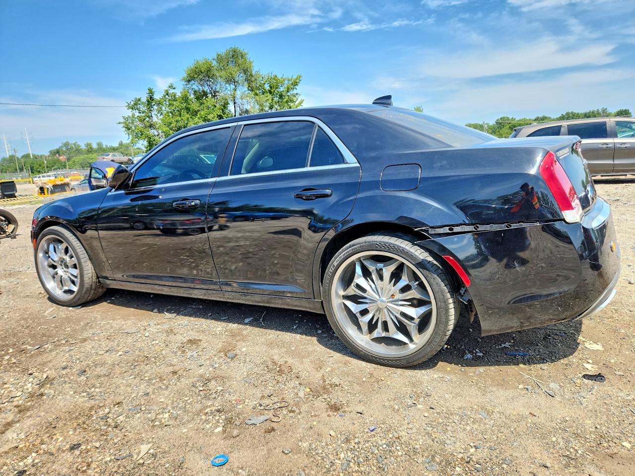2C3CCARG1FH923221 · 2015 CHRYSLER 300 · 2/12