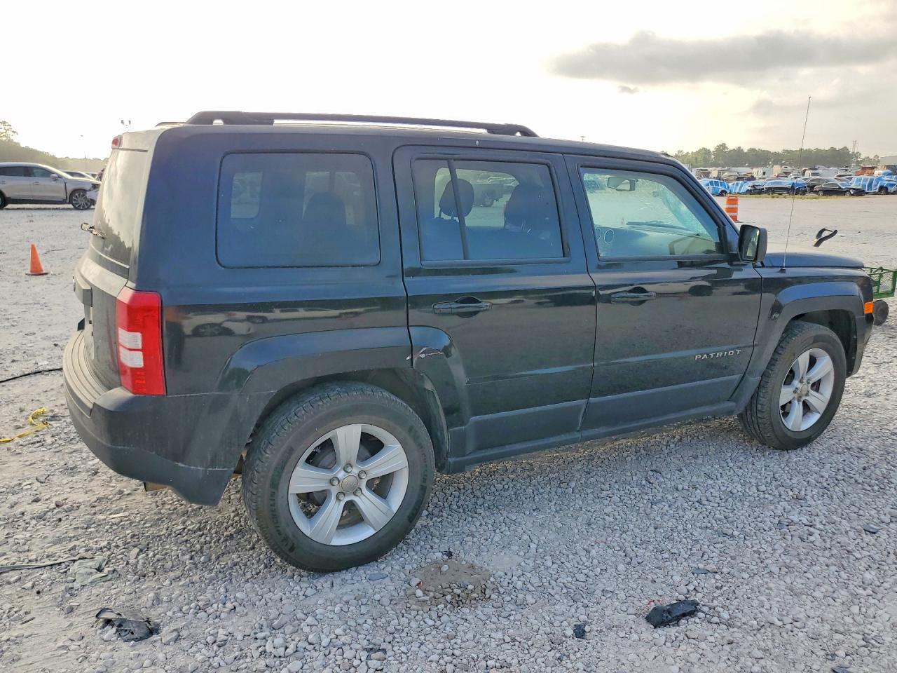 1C4NJPBB8HD208013 · 2017 JEEP PATRIOT · 3/13