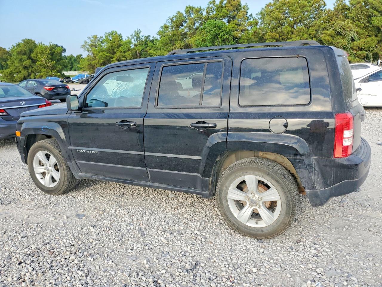 1C4NJPBB8HD208013 · 2017 JEEP PATRIOT · 2/13