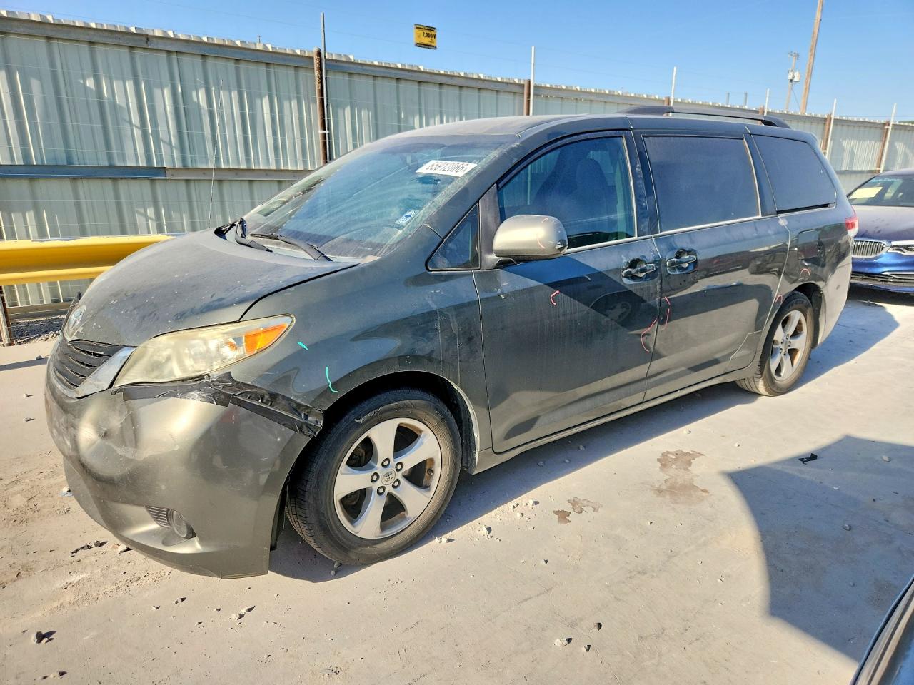 5TDKK3DC1DS332606 · 2013 TOYOTA SIENNA