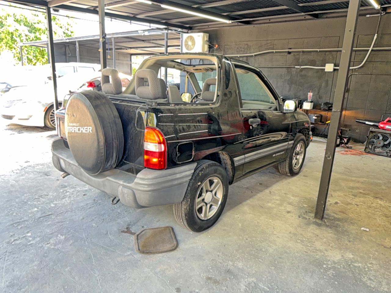 2CNBE18C736925171 · 2003 CHEVROLET TRACKER · 4/12