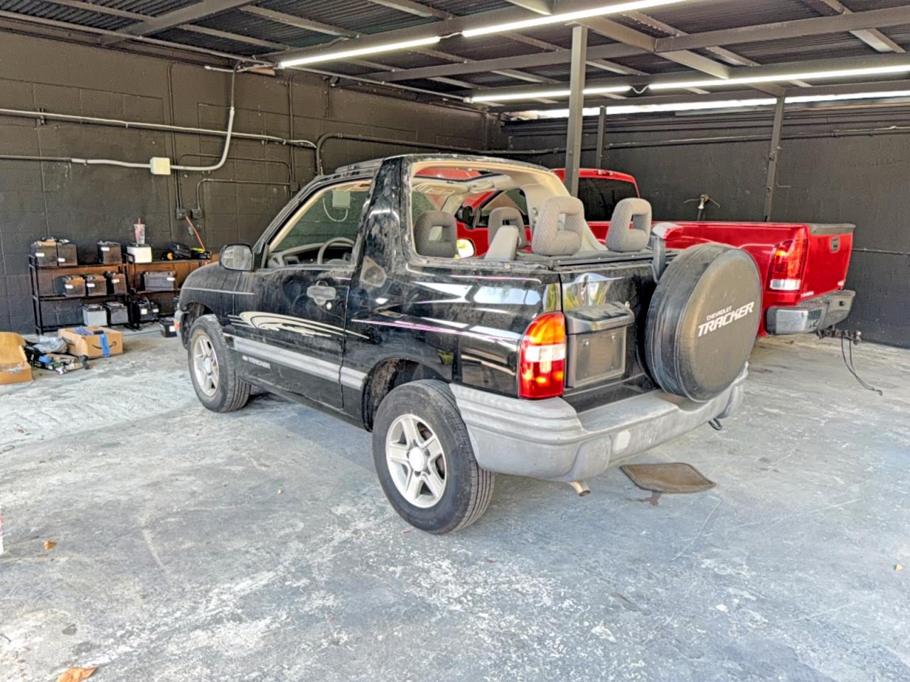 2CNBE18C736925171 · 2003 CHEVROLET TRACKER · 3/12