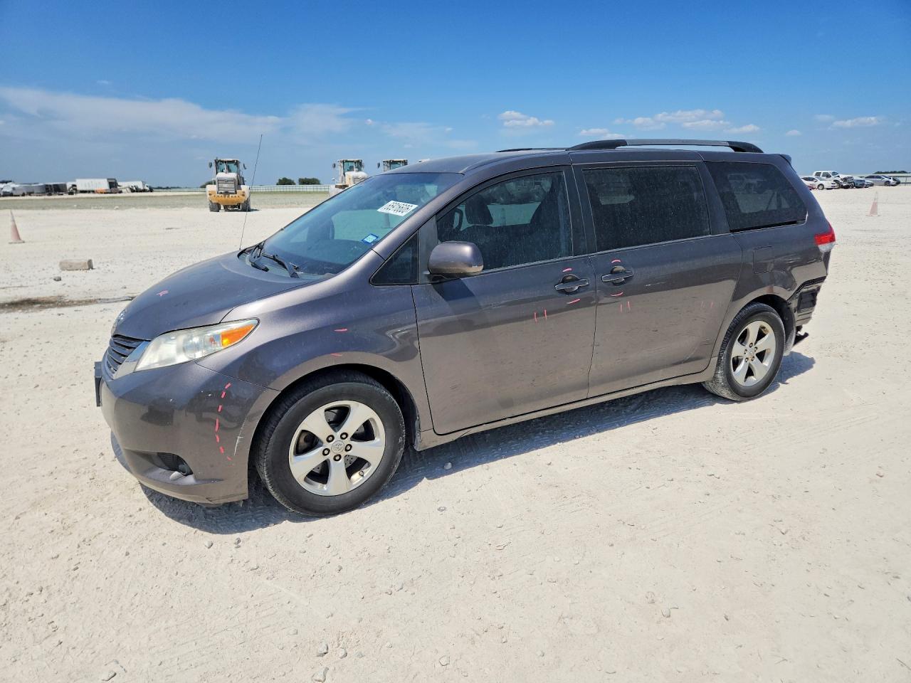 5TDKK3DC3DS377871 · 2013 TOYOTA SIENNA