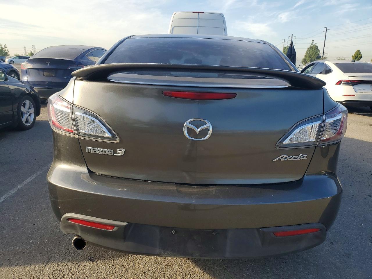 JM1BL1VG9B1487661 · 2011 MAZDA 3 · 6/12