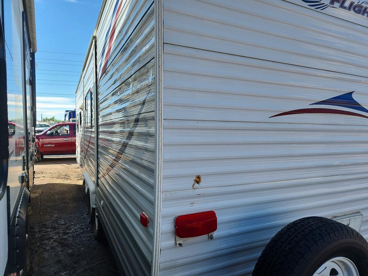 1UJBJ02P587EN0250 · 2008 JAYCO JAY FLIGHT · 3/10