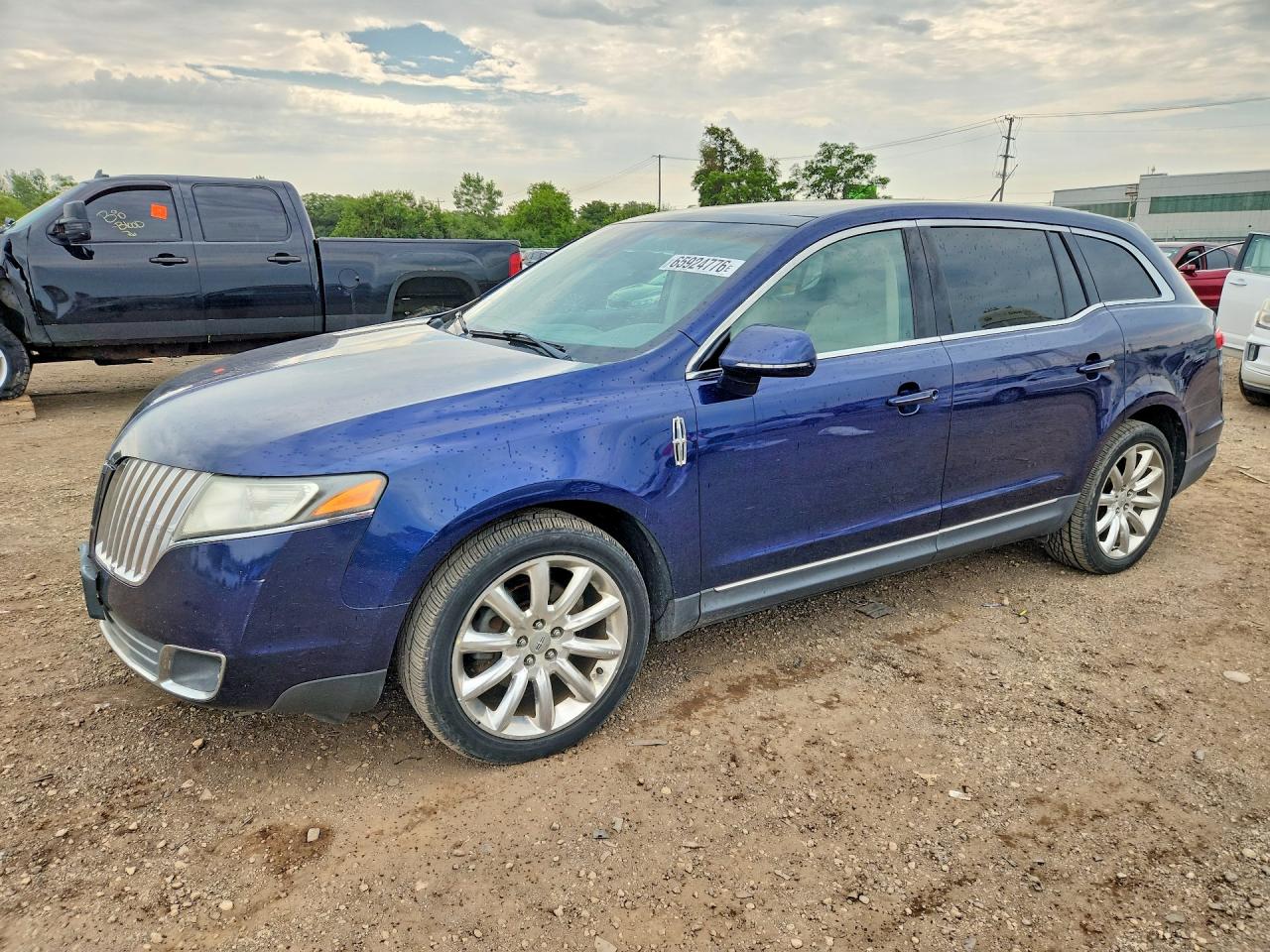 2011 LINCOLN MKT