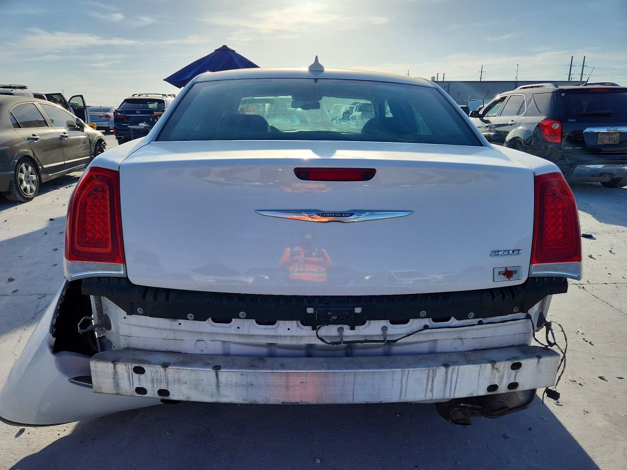 2C3CCAEG2JH193866 · 2018 CHRYSLER 300 · 6/12