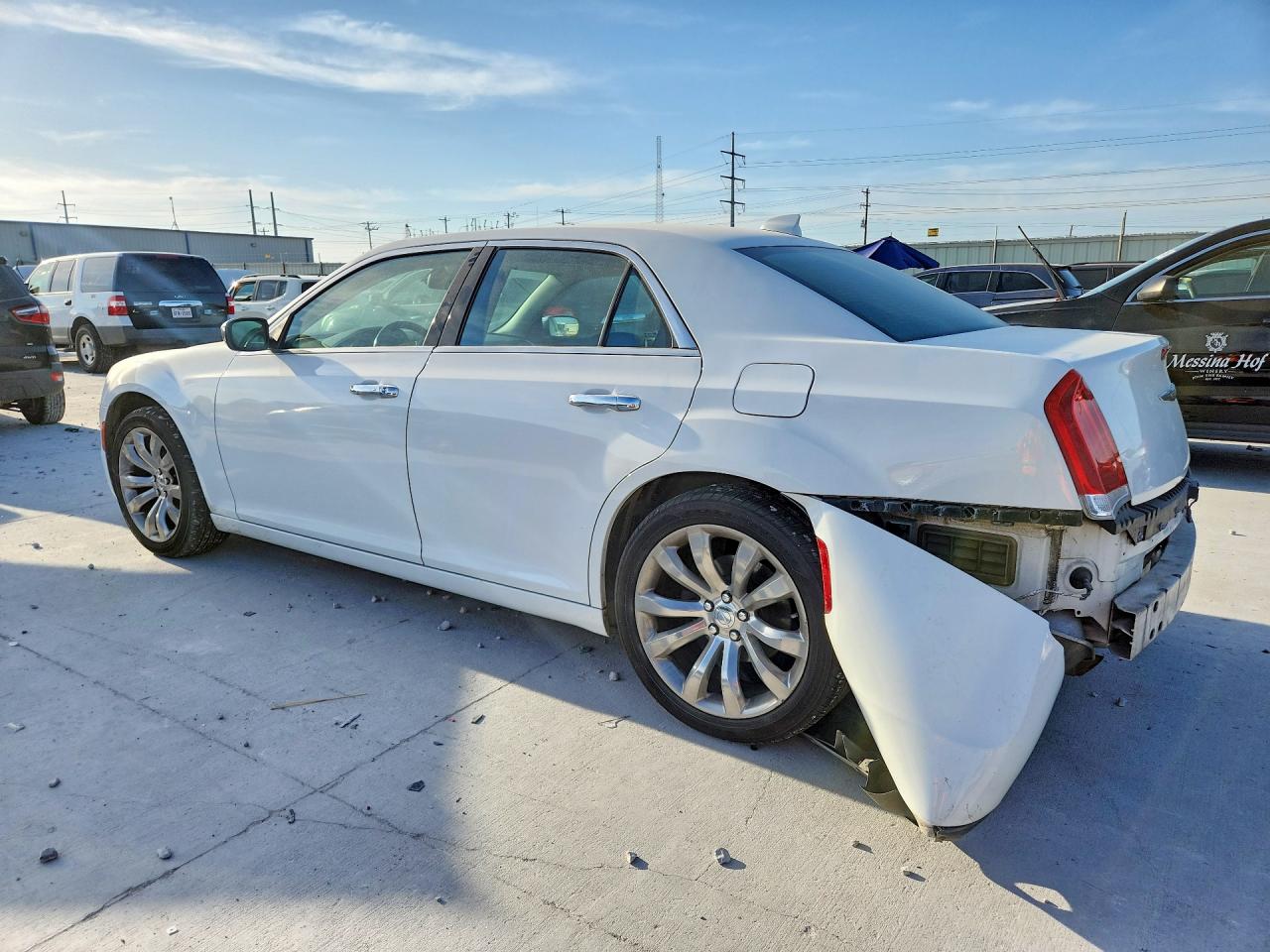 2C3CCAEG2JH193866 · 2018 CHRYSLER 300 · 2/12