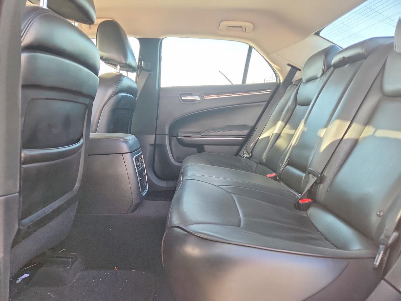 2C3CCAEG2JH193866 · 2018 CHRYSLER 300 · 10/12