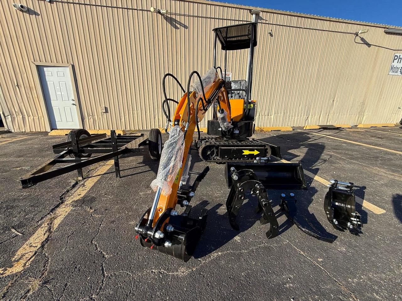 38912018 · 2027 OTHERS 1 TON MINI EXCAVATOR · 7/10
