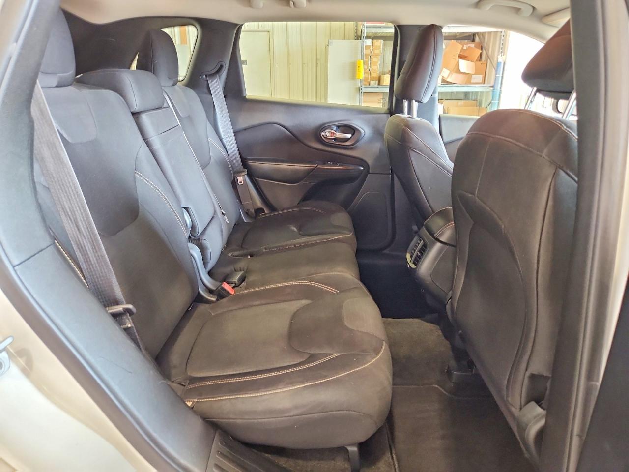 1C4PJLCS5FW761851 · 2015 JEEP CHEROKEE · 10/12