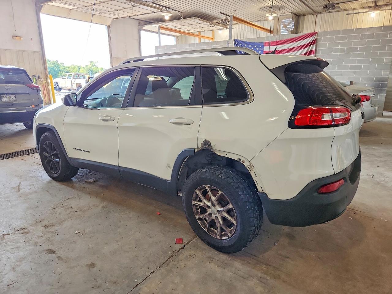 1C4PJLCS5FW761851 · 2015 JEEP CHEROKEE · 2/12