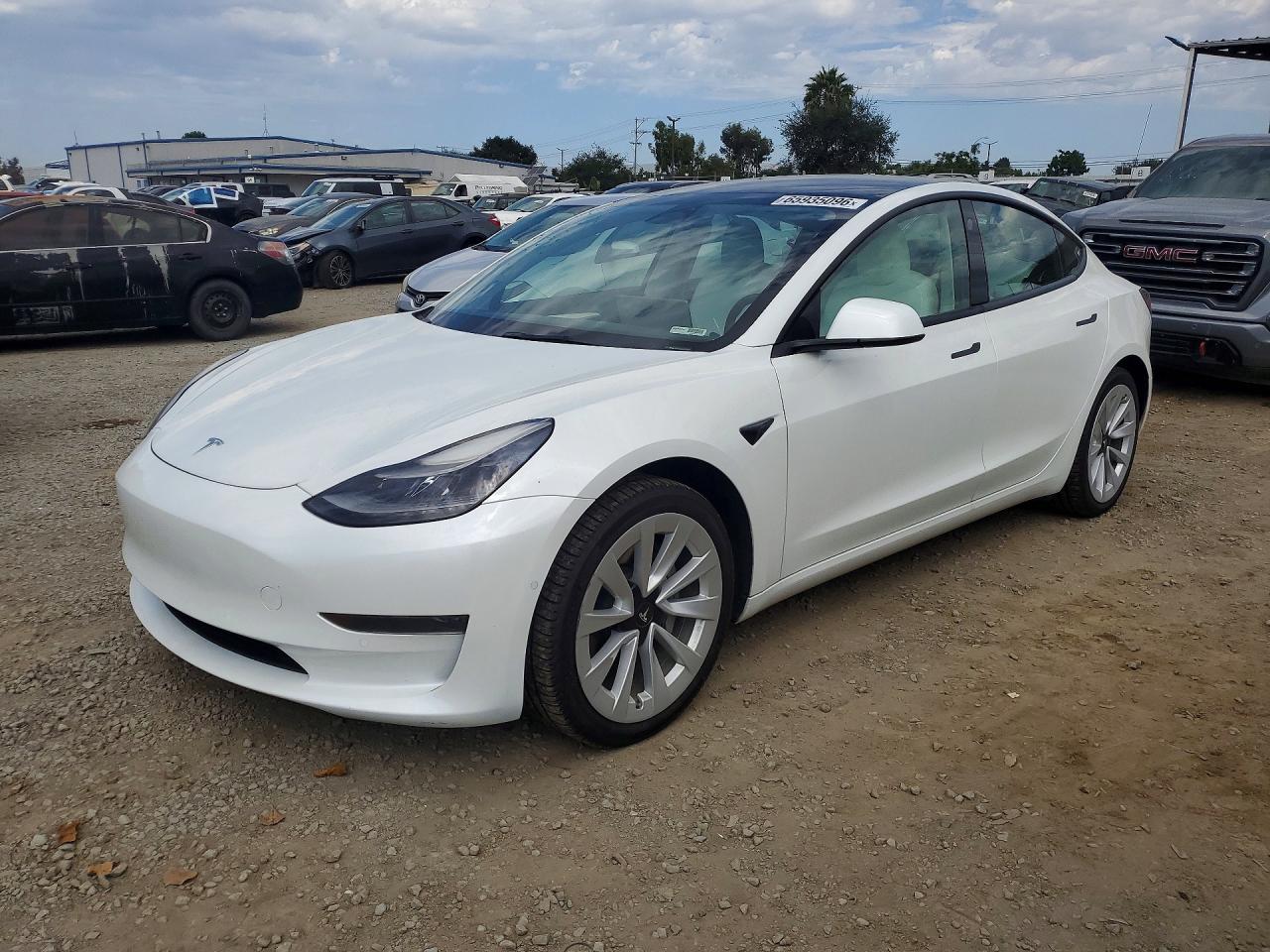 5YJ3E1EA9NF320934 · 2022 TESLA MODEL 3