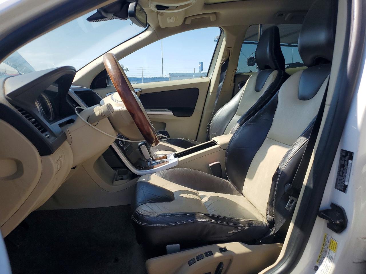 YV4902DZ6B2153062 · 2011 VOLVO XC60 · 7/13