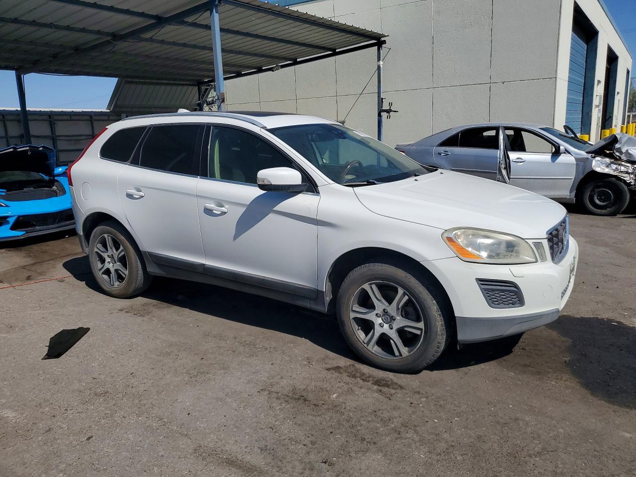 YV4902DZ6B2153062 · 2011 VOLVO XC60 · 4/13