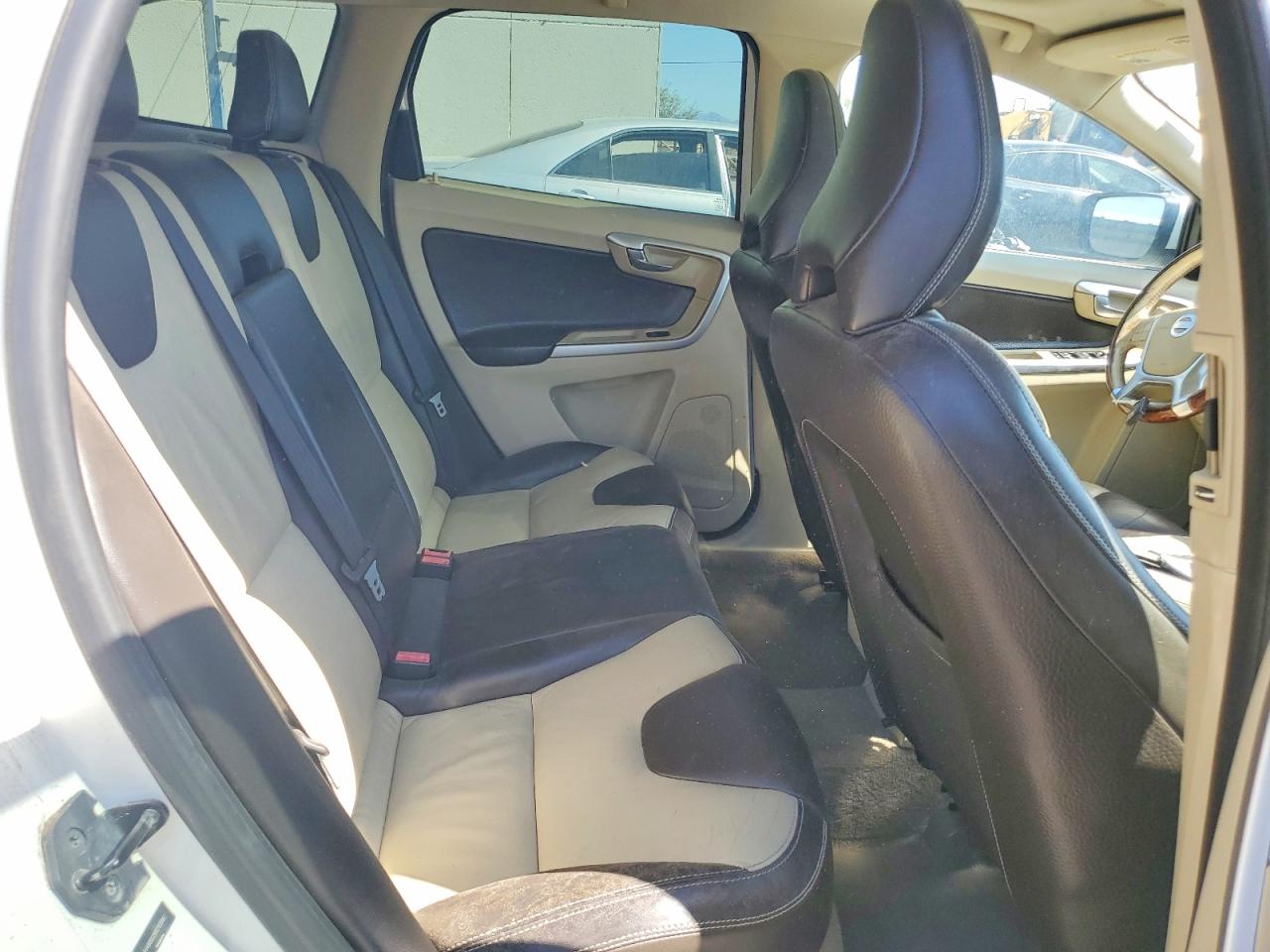YV4902DZ6B2153062 · 2011 VOLVO XC60 · 11/13