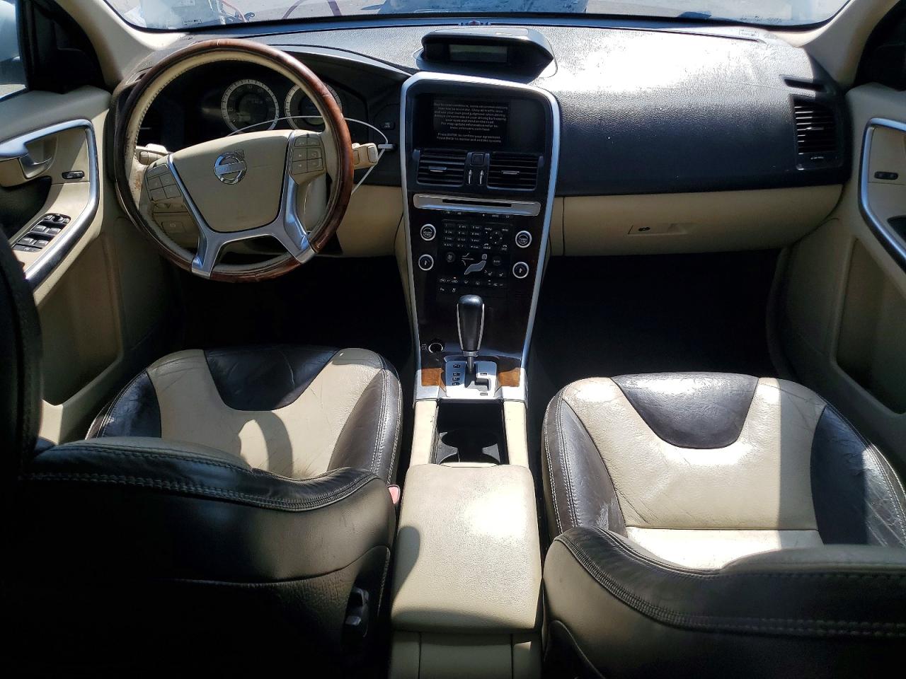 YV4902DZ6B2153062 · 2011 VOLVO XC60 · 8/13
