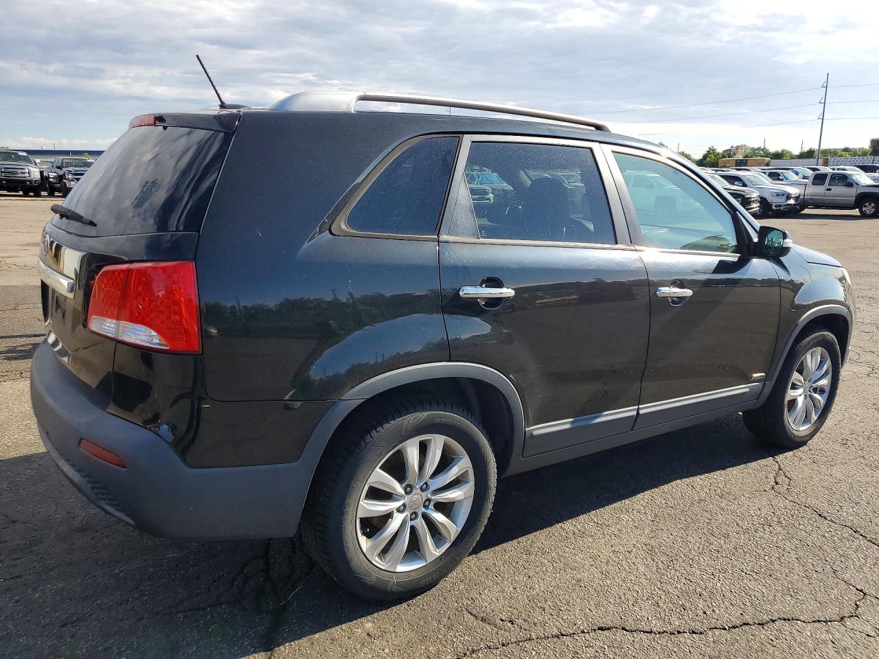 5XYKTDA27BG049829 · 2011 KIA SORENTO · 3/13