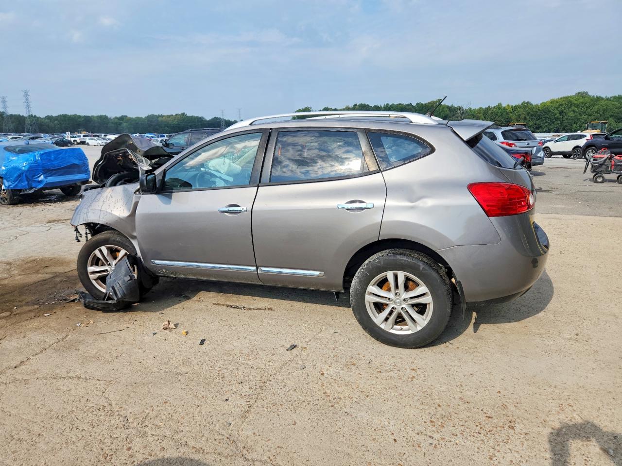 JN8AS5MT0FW671906 · 2015 NISSAN ROGUE SELECT · 2/12