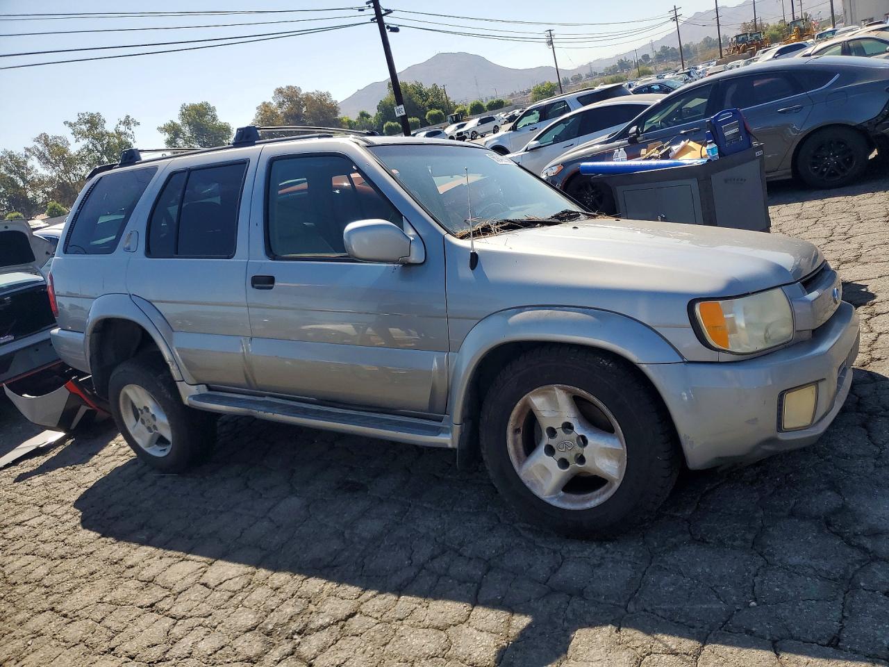 JNRDR07Y71W111212 · 2001 INFINITI QX4 · 4/13