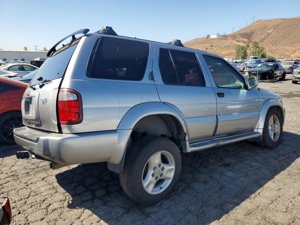JNRDR07Y71W111212 · 2001 INFINITI QX4 · 3/13