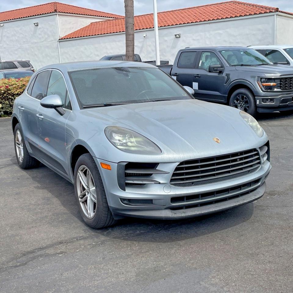 WP1AB2A57LLB30671 · 2020 PORSCHE MACAN · 2/14