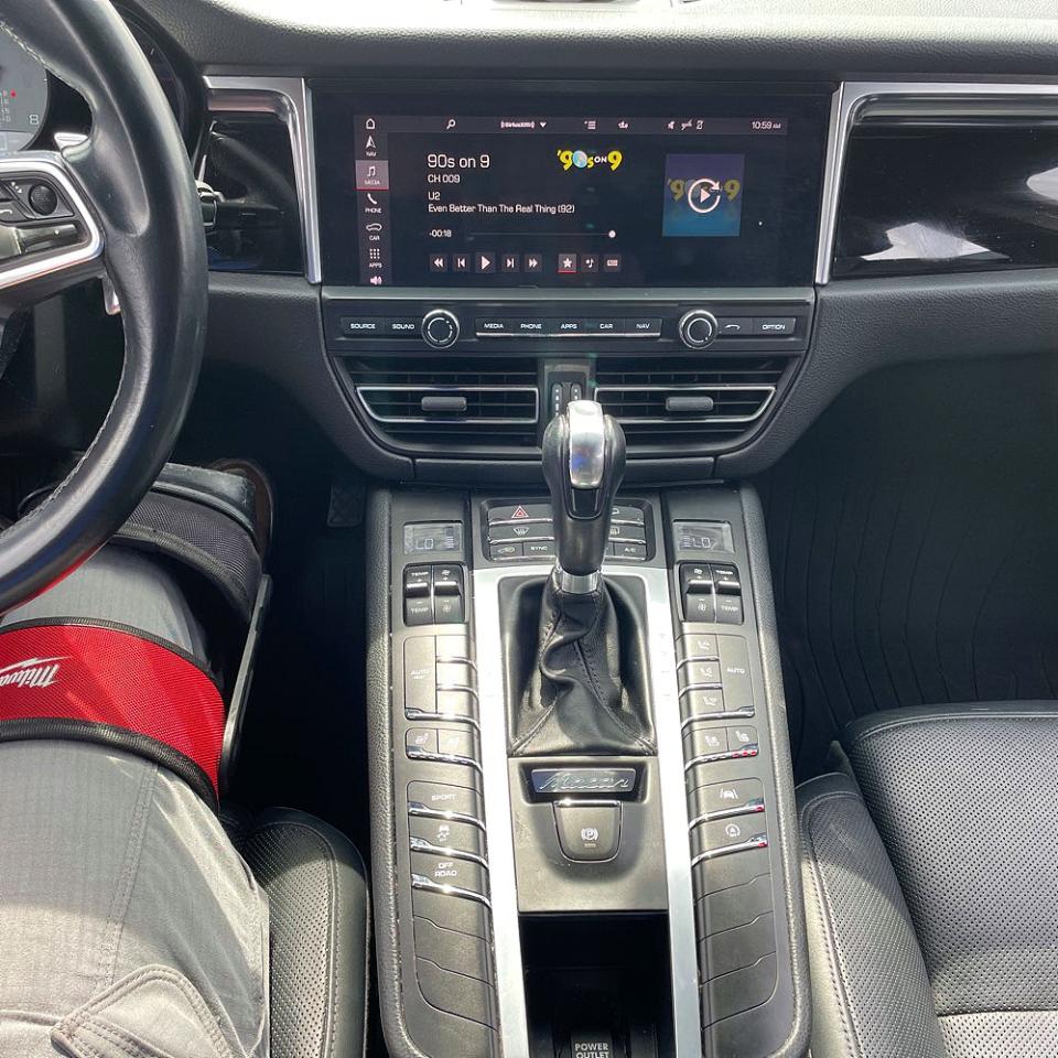 WP1AB2A57LLB30671 · 2020 PORSCHE MACAN · 9/14