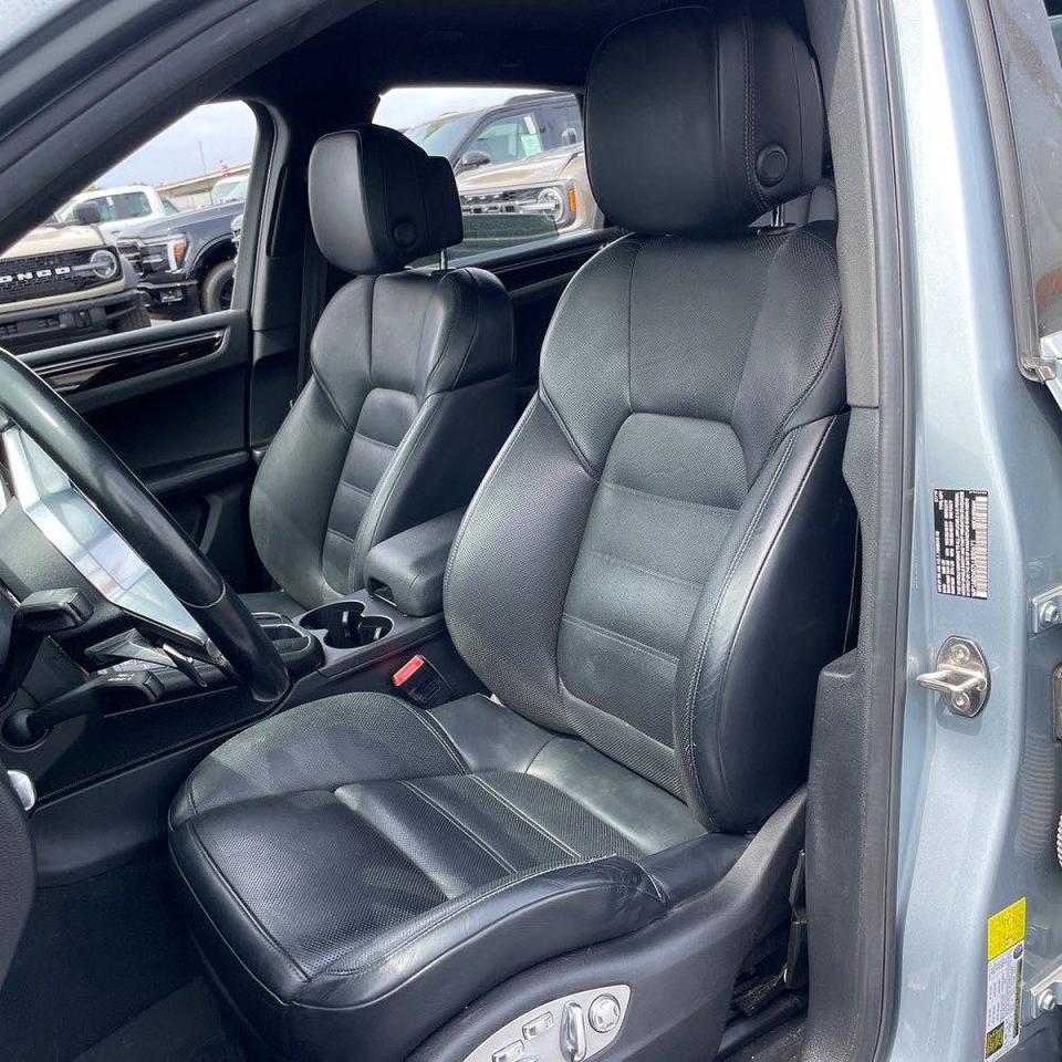 WP1AB2A57LLB30671 · 2020 PORSCHE MACAN · 11/14