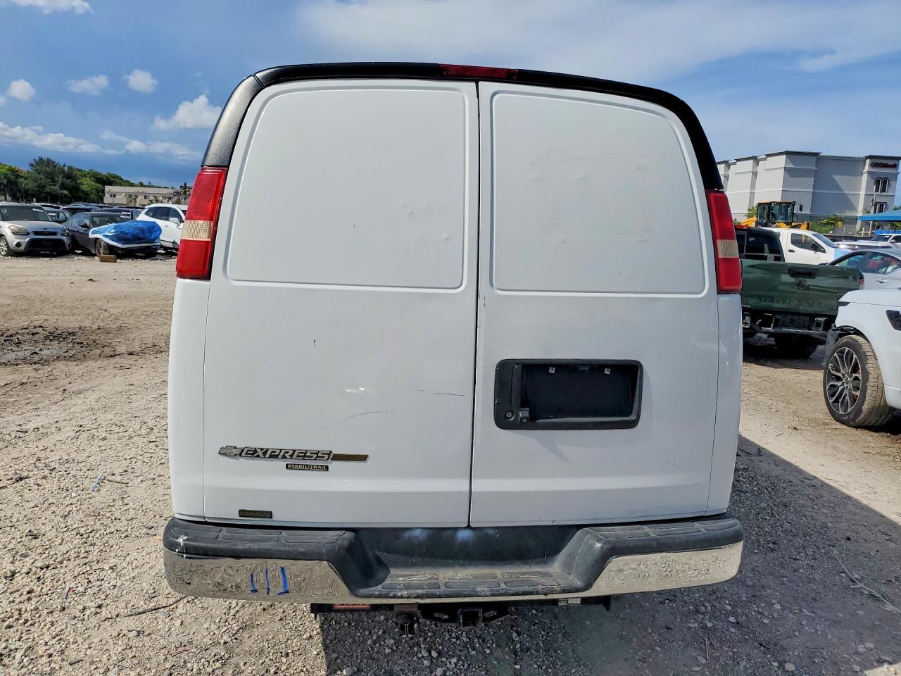 1GCWGFCA9E1213916 · 2014 CHEVROLET EXPRESS G2500 · 6/13