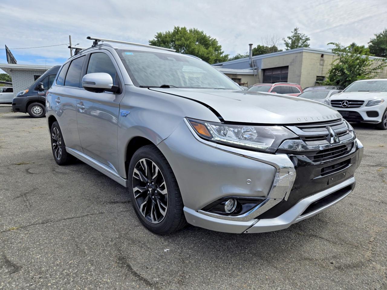 JA4J24A55JZ051064 · 2018 MITSUBISHI OUTLANDER
