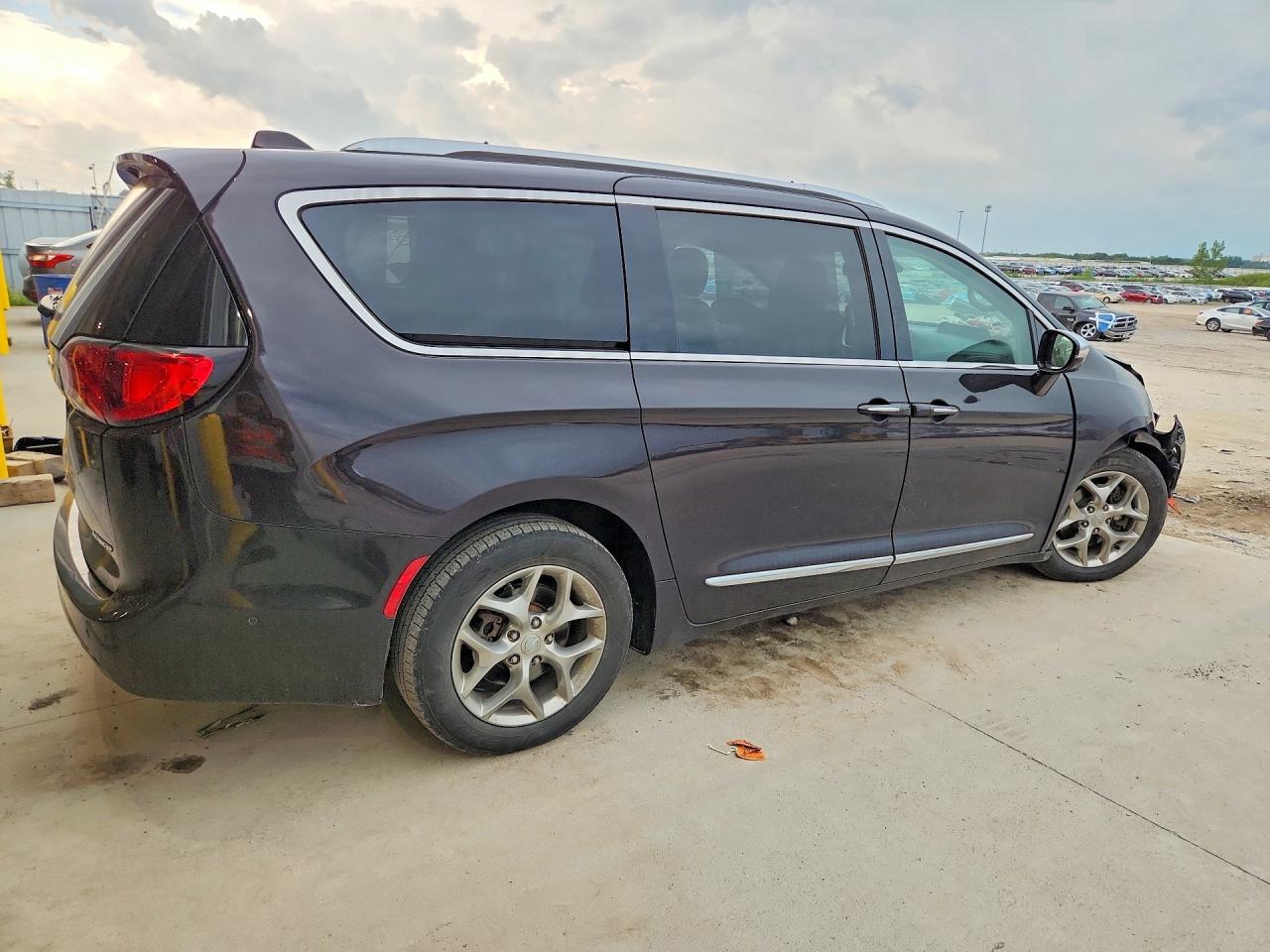 2C4RC1GG7KR550909 · 2019 CHRYSLER PACIFICA · 3/13