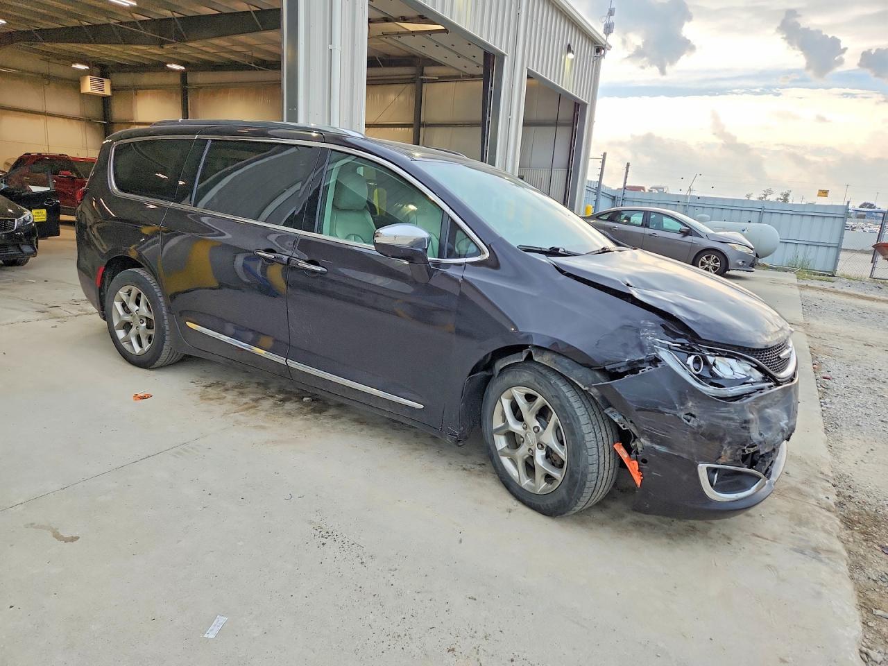2C4RC1GG7KR550909 · 2019 CHRYSLER PACIFICA · 4/13